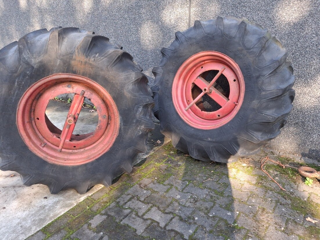 Banden 18.4/26 op velg USA profiel
