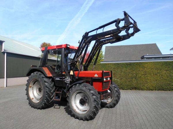 Case-IH 845xla + LRX1100 frontlader