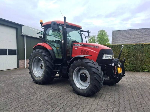 Case-IH Maxxum 140 + Frh en PTO