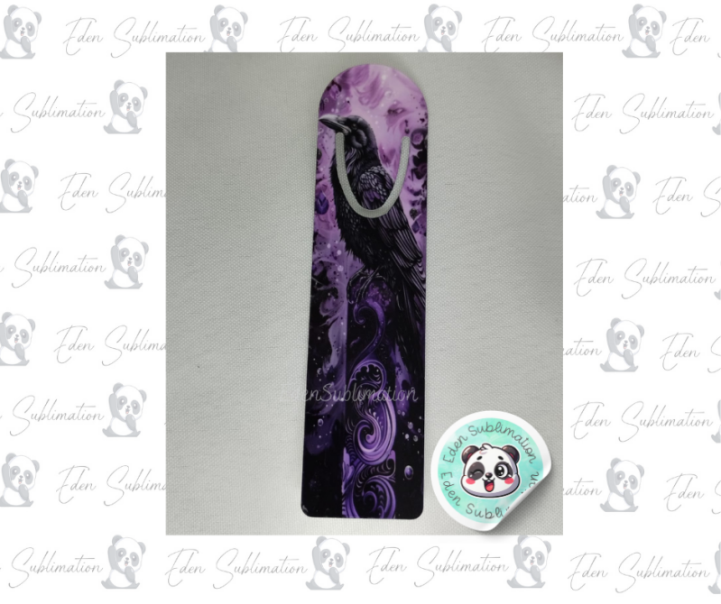 Marque-page corbeau violet mystique en aluminium imprimé artisanalement dans les Vosges par Eden Sublimation
