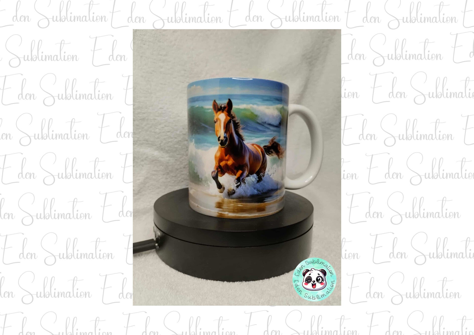 Mug en céramique avec illustration d’un cheval galopant dans les vagues de l’océan, design puissant et inspirant