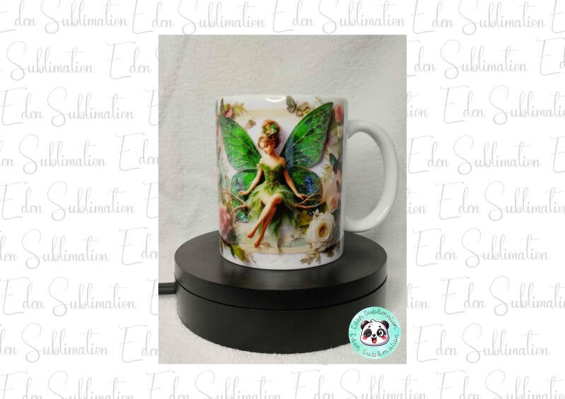 Mug fée aux ailes vertes assise sur une branche fleurie – Eden Sublimation Vosges