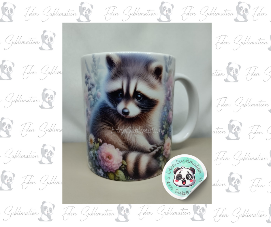 Mug raton laveur poétique entouré de fleurs, ambiance douce et florale, illustration délicate - impression eden sublimation pres de charmes dans les Vosges