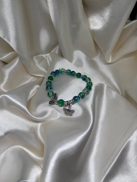 Grünes Perlenarmband mit Schmetterlings-Charms 🦋🌿6625