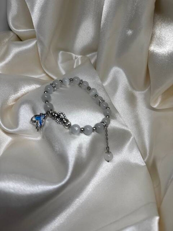 Weißes Perlenarmband mit Schmetterlings-Anhänger 🤍🦋6628