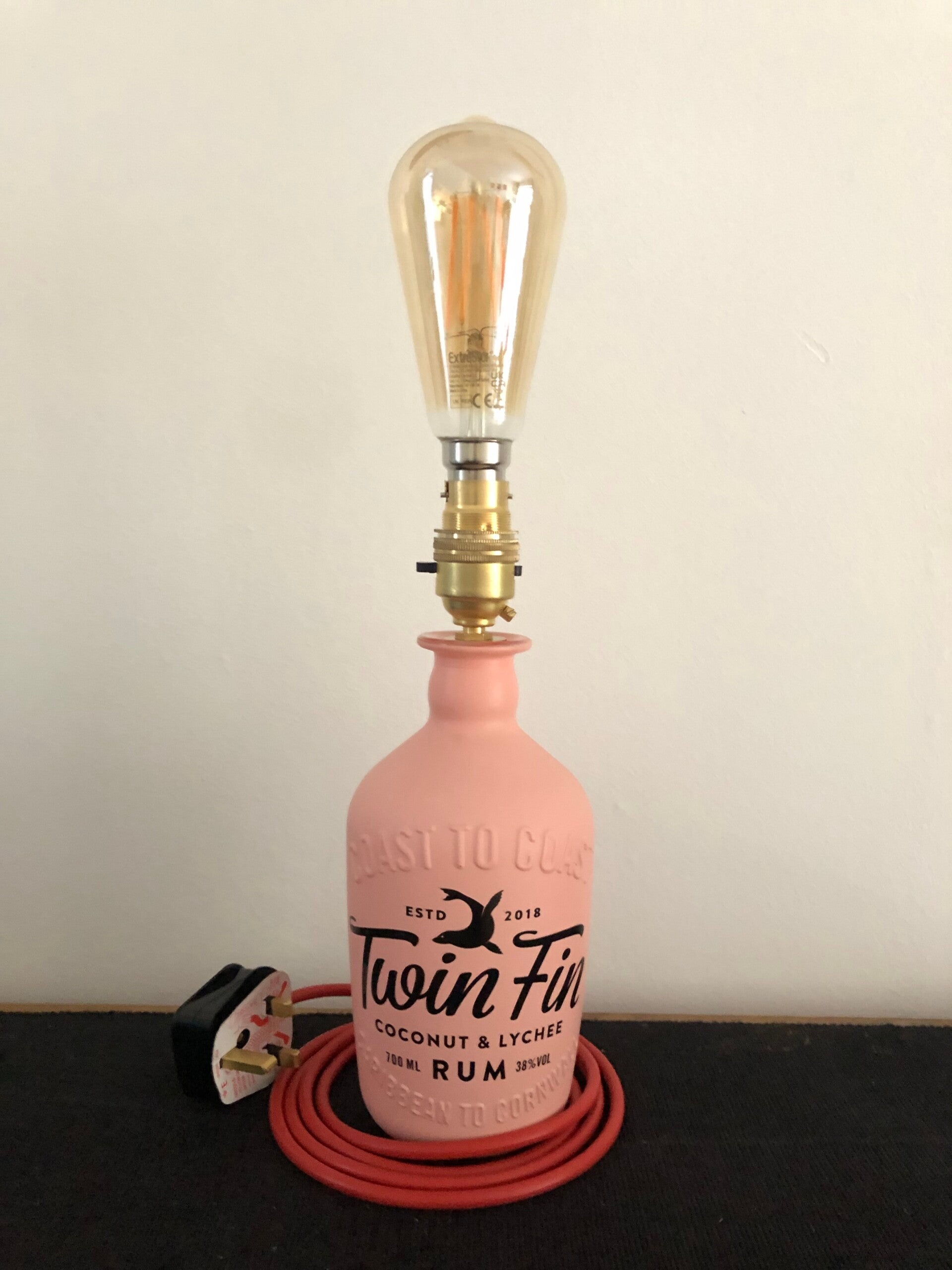 Twin Fin Table Lamp in Pink