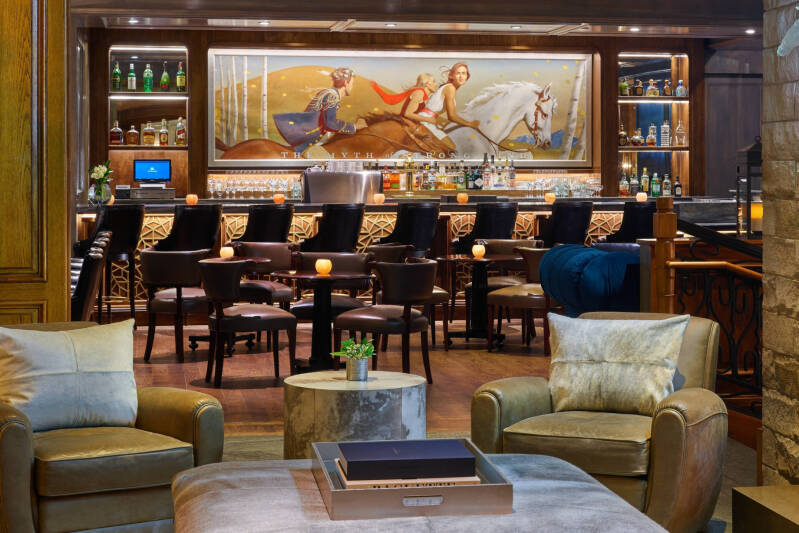 014-the-st-regis-aspen-resort-aspen-co-usa-mountain-social-bar-standard.jpg