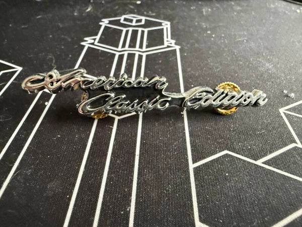 American Classic Edition Pin – Chroomkleurig Metaal