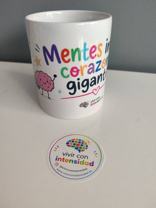 Taza «Mentes intensas, corazones gigantes»