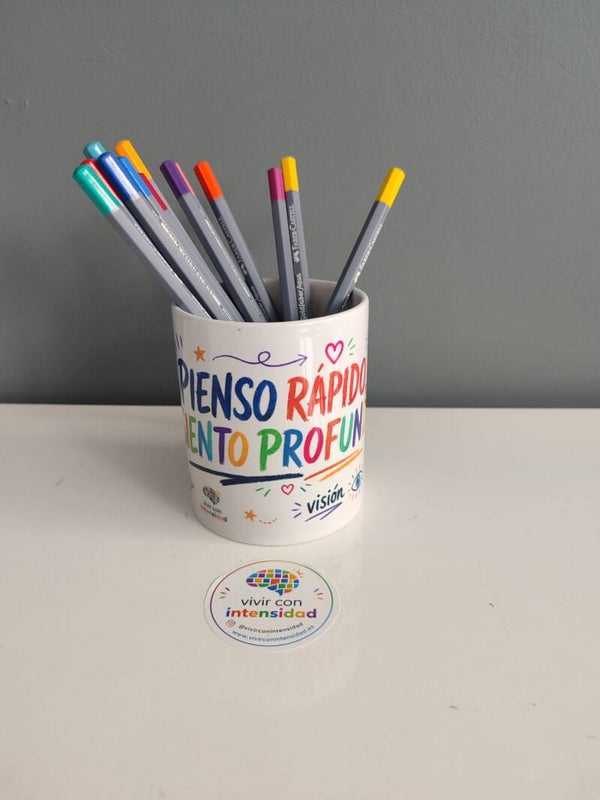 Taza «Pienso rápido, siento profundo»