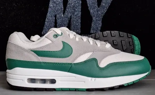 Nike air max 1 - ess. evergreen aura 47.5