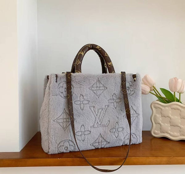 Item #NALAGF8 Fur bag