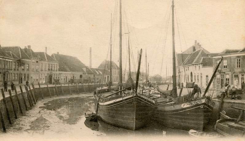 Twee klippers in de haven van Bergen op Zoom