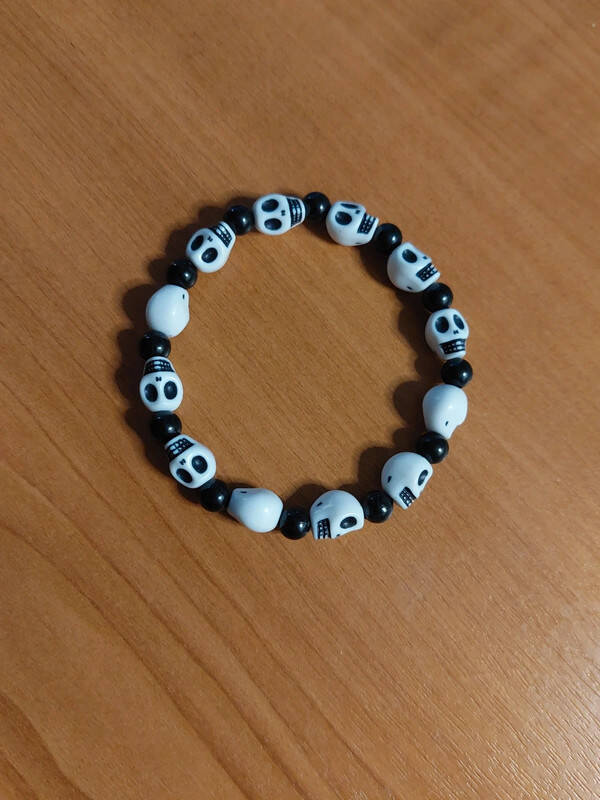 Skull armband