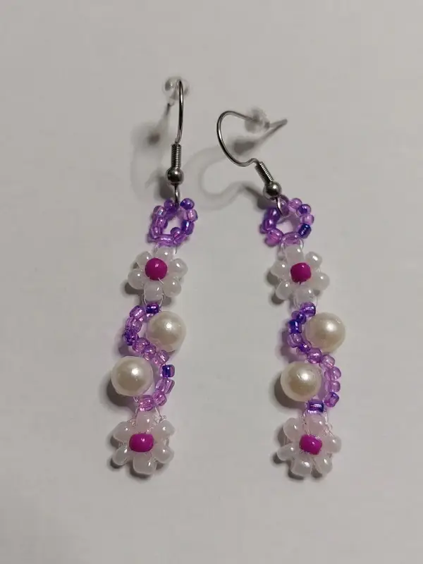 Handgemaakte oorbellen – paars, fuchsia & wit 19