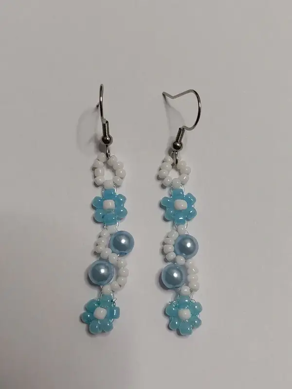 Bloemen oorbellen - wit/Lichtblauw 20