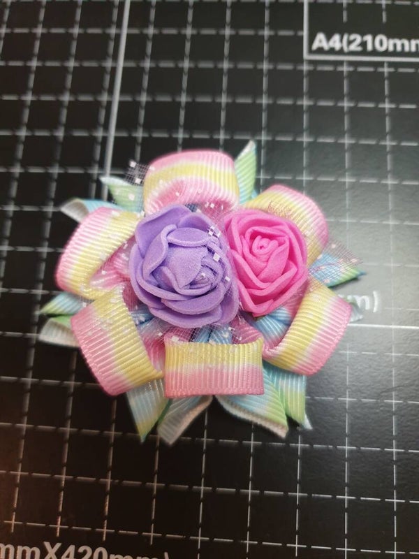 🌸 Schattige haarclip met bloemen – pastel regenboog 🌸