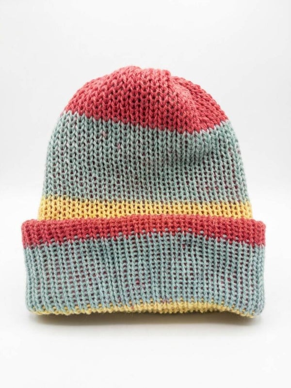 Unieke Handgemaakte Beanie Muts – Rood, lichtblauw & Geel (Nieuw!)