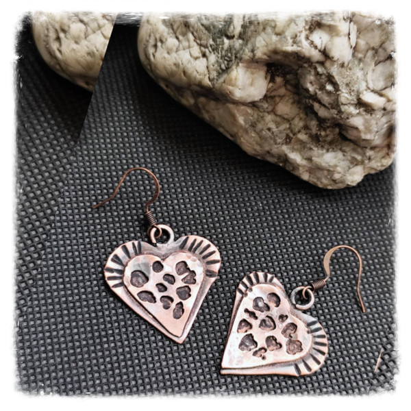 Heart copper earrings, hammered copper jewelry, handmade, unique design, gift for lovers