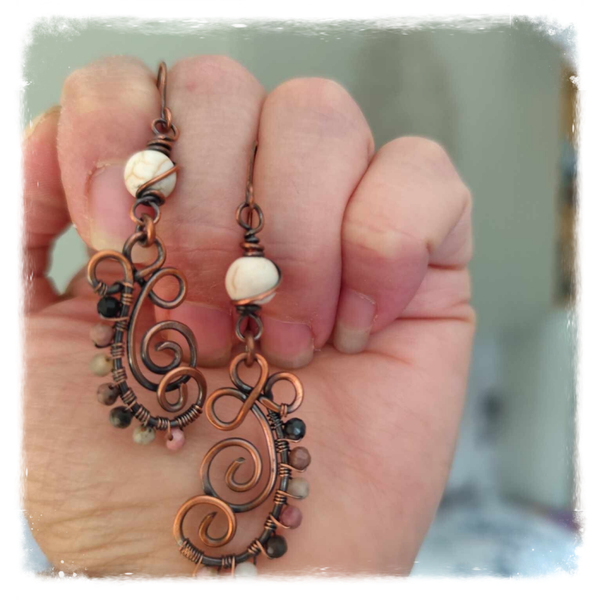 Copper earrings whit small rhodonite stones