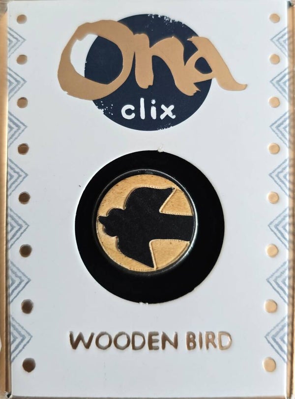 Druk knoop wooden bird.