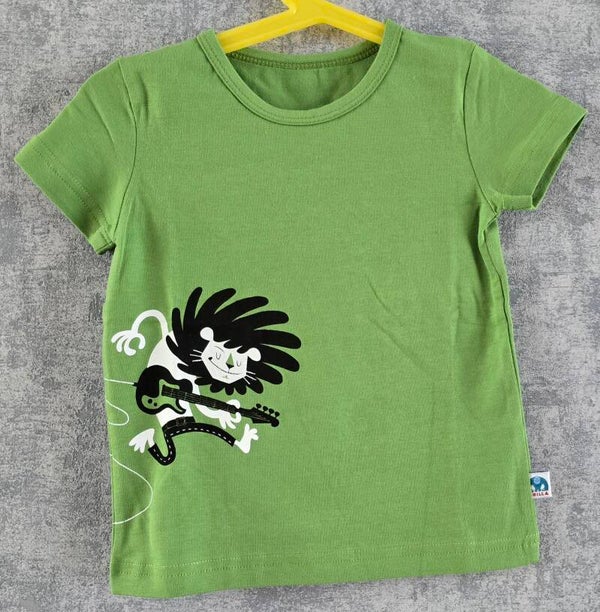 T-shirt met Leeuw en gitaar.