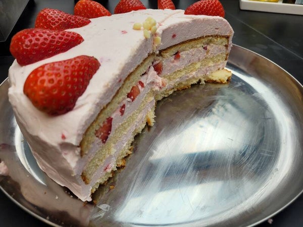 Erdbeer Sahne Torte (nur zur Erdbeer-Saison)