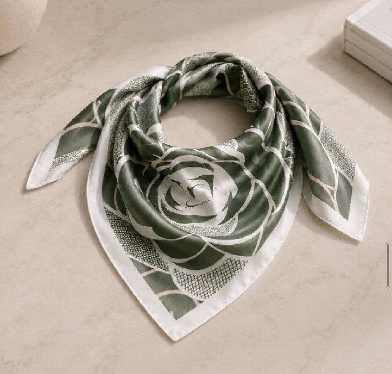 Decoratieve sjaal - Olive Flower