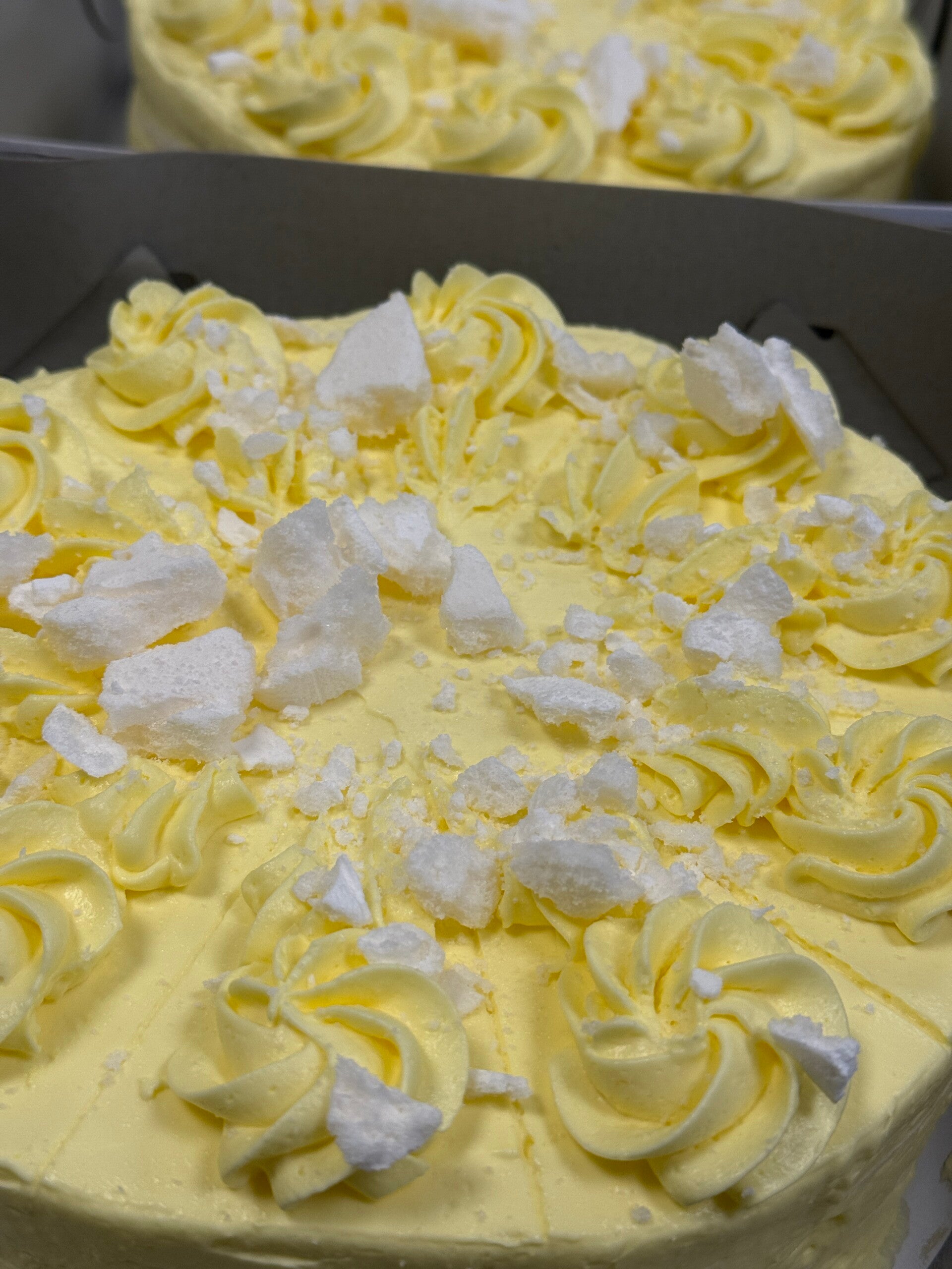 Merengue slagroom taart met citroen smaak