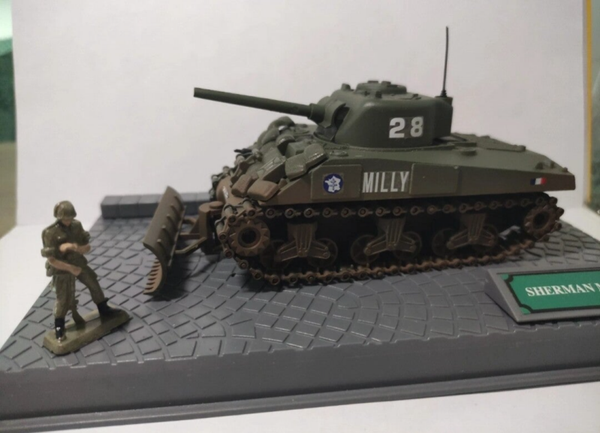 Solido 1/50 Sherman Dozer nommé MILLY de la 2e Division Blindée Leclerc (Neuf)