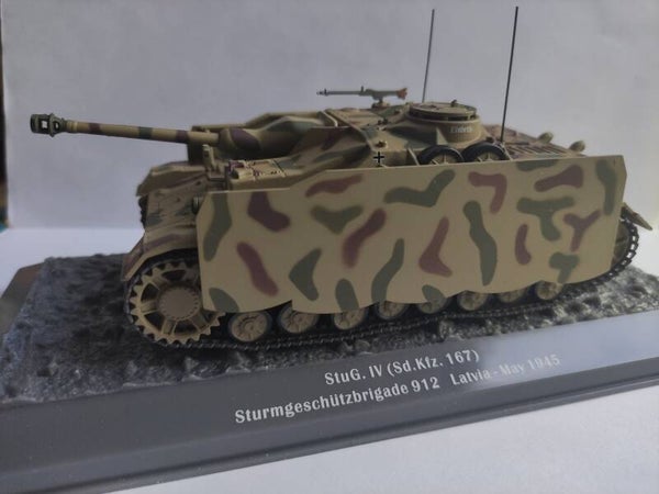 IXO 1/43 canon automoteur Stug.IV Allemand Latvia mai 1945