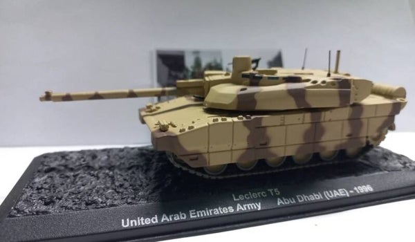1/72 char Leclerc T5 Français, Emirates Arabes 1996, occasion sous boîte vitrine (53)