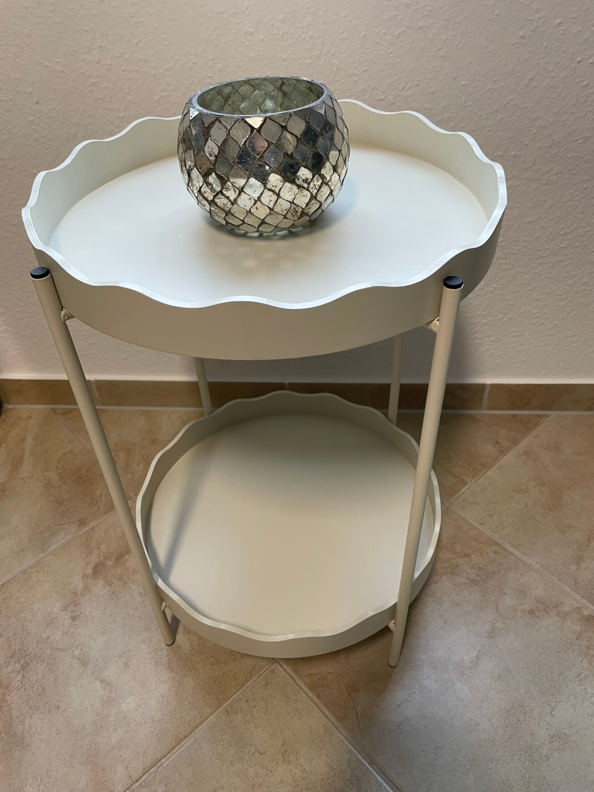 2-stöckiges Beistelltischchen beige