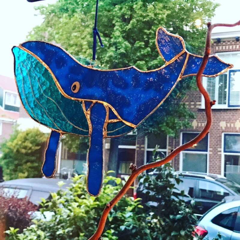 Walvis glas lood tiffany raamhanger glas Cathsglas kraamkado kraamvadeau blauw
