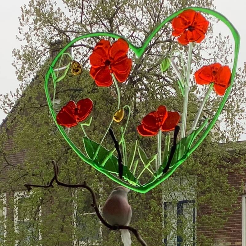 Raamhanger klaproos glas kleur decoratie interieur glas rood groen papaver