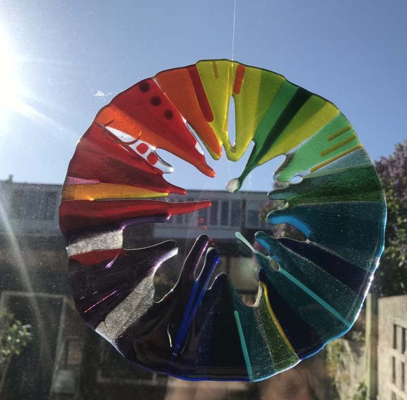 Fusen fusing raamhanger decoratie caths Kleuren gekleurd glas regenboog transparant 