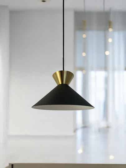 Nieuwe hang lamp Frandsen woonkamer lamp design Toni Rie M&M