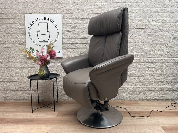 Sta‑op stoel Meubelzorg Large – Taupe leer – Elektrisch verstelbaar met topswing & draaiplateau