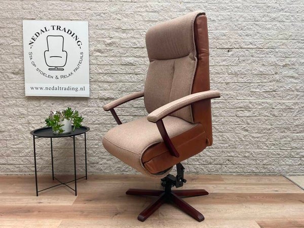Prominent Stockholm sta op stoel relax fauteuil ACCU Medium