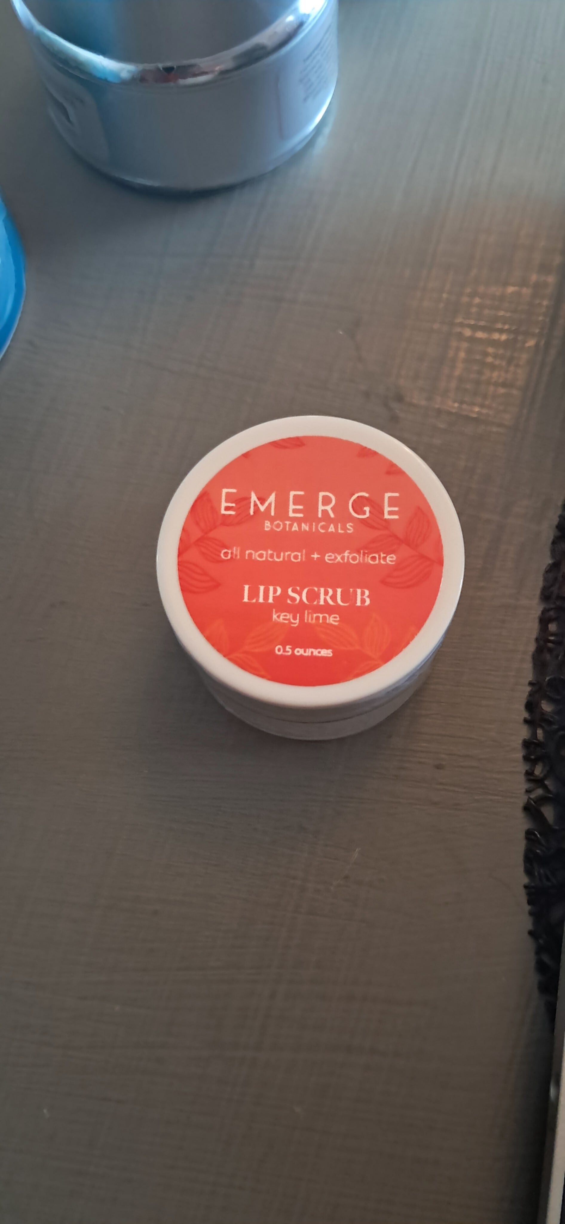Emerge botanicals key lime lip scrub