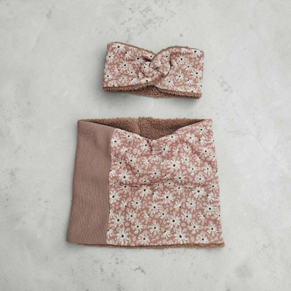 Ensemble petites fleurs abricot