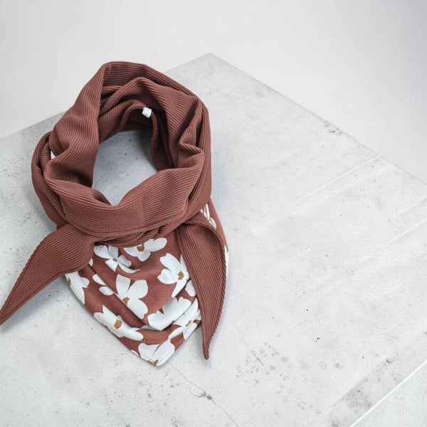 Foulard Fleurs camel