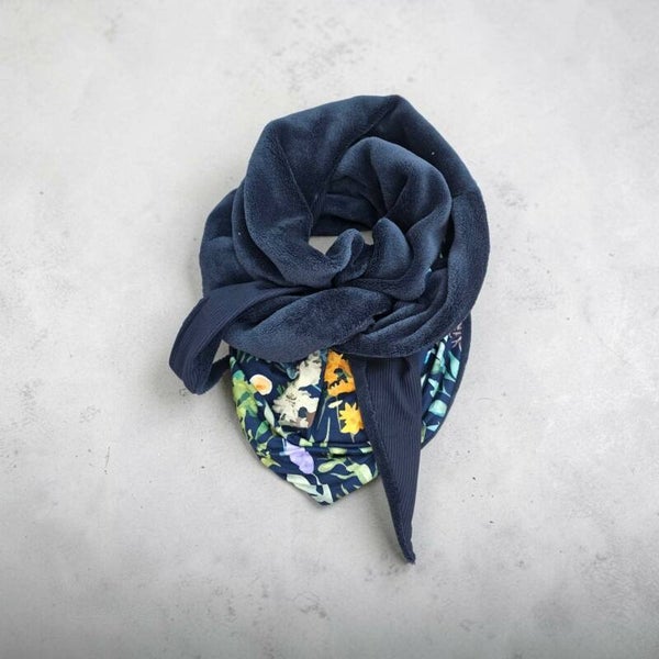 Foulard fleurs marine