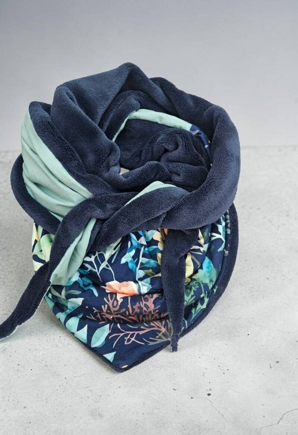 Foulard fleurs sauge/marine