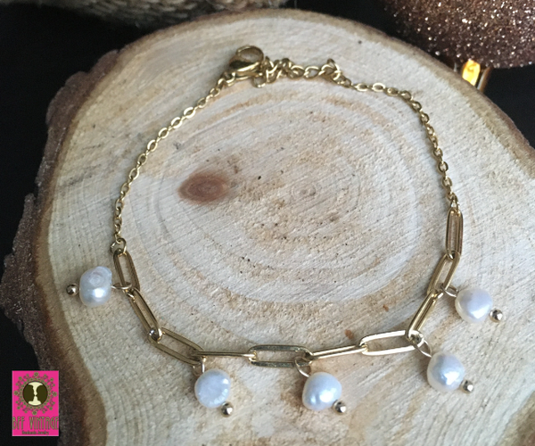 Armbandje met witte zoetwaterparels