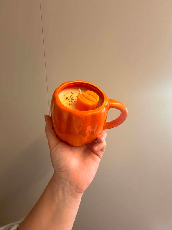 Pompoenmokje met kaars
