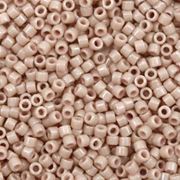 Miyuki kralen 11/0 delica's duracoat opaque dyed beige