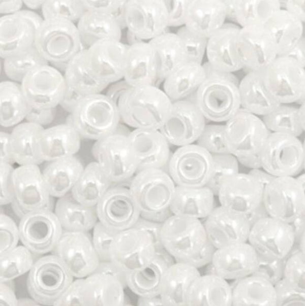 Miyuki 6/0 4mm rocailles Ceylon white pearl 6-528
