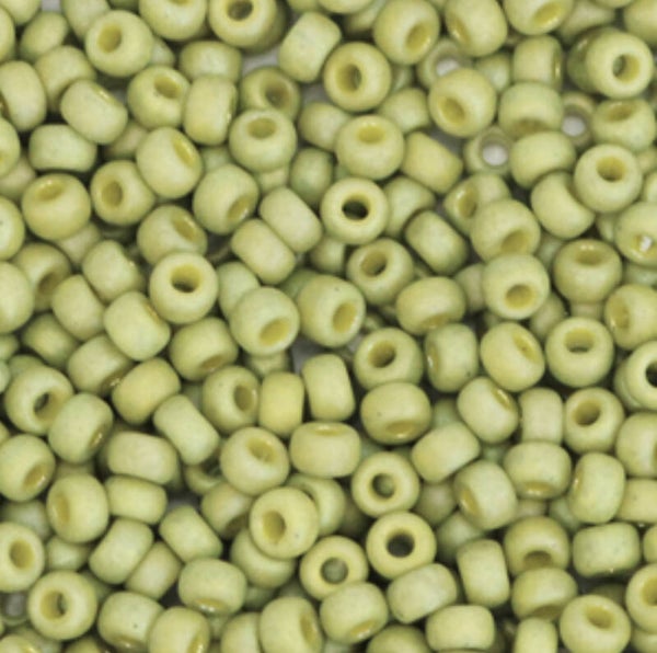 Miyuki rocailles 3mm Miyuki rocailles 3mm Opaque glazed frosted rainbow shamrock green 8-4700