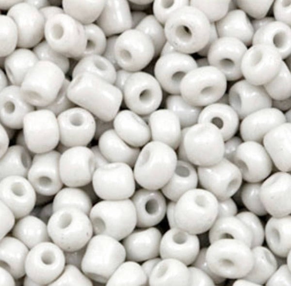 Rocailles 6/0 4mm light silk grey